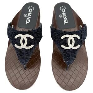 CHANEL Interlocking CC Logo Quilted Thong Sandals EU 39 US 8.5-9 Navy Blue Flats